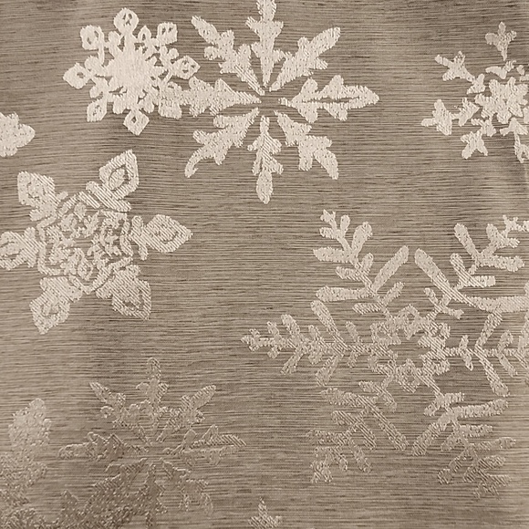 Silver satin snowflakes fabric placemats, lot of 12, 14x19, jacquard, Threshold - Picture 7 of 7